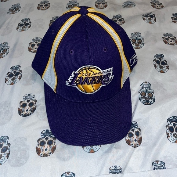 Vintage Reebok lakers hat
Size: Men's ONE SIZE.  Excellent Condition - Picture 1 of 5